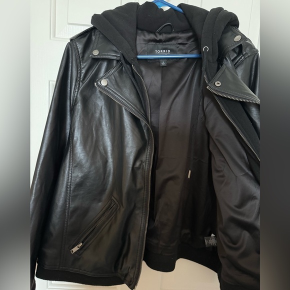 Torrid faux leather jacket with hoodie women’s plus size 2 - Picture 4 of 9